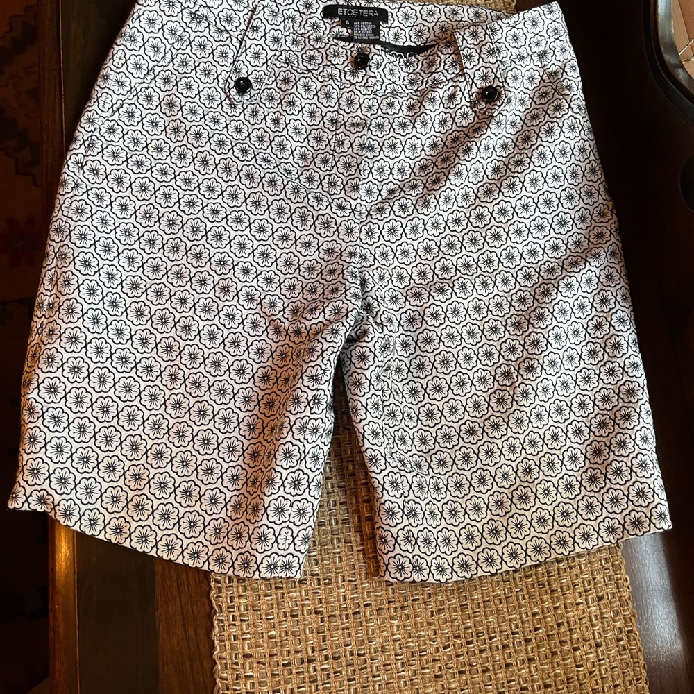 Etcetera Black and White Patterned Women’s  Shorts Size 6